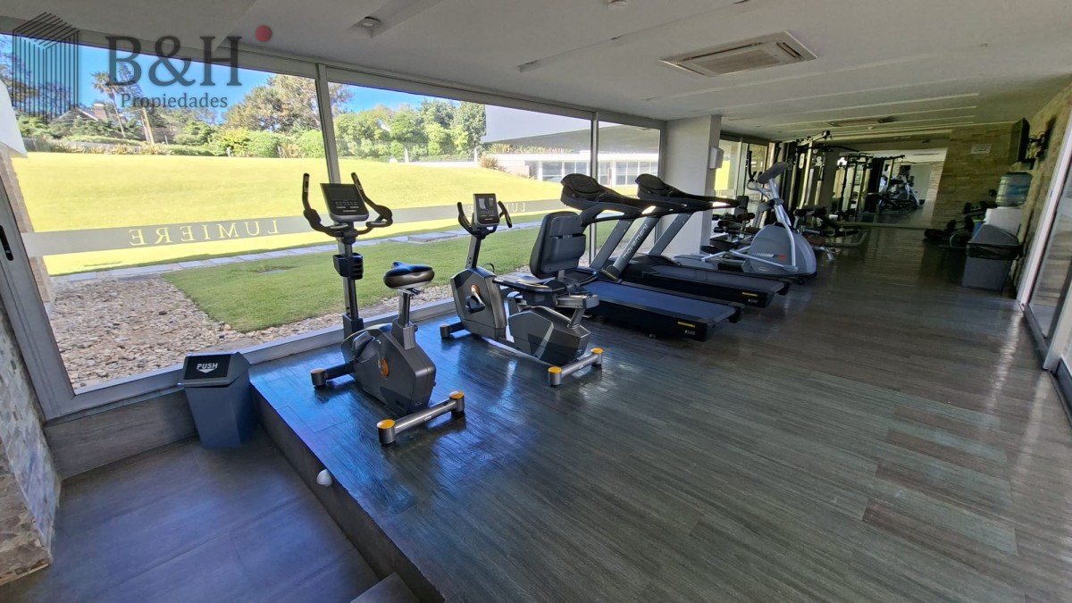 Apartamento ID.5969 - Excepcional plata en primera linea mansa 