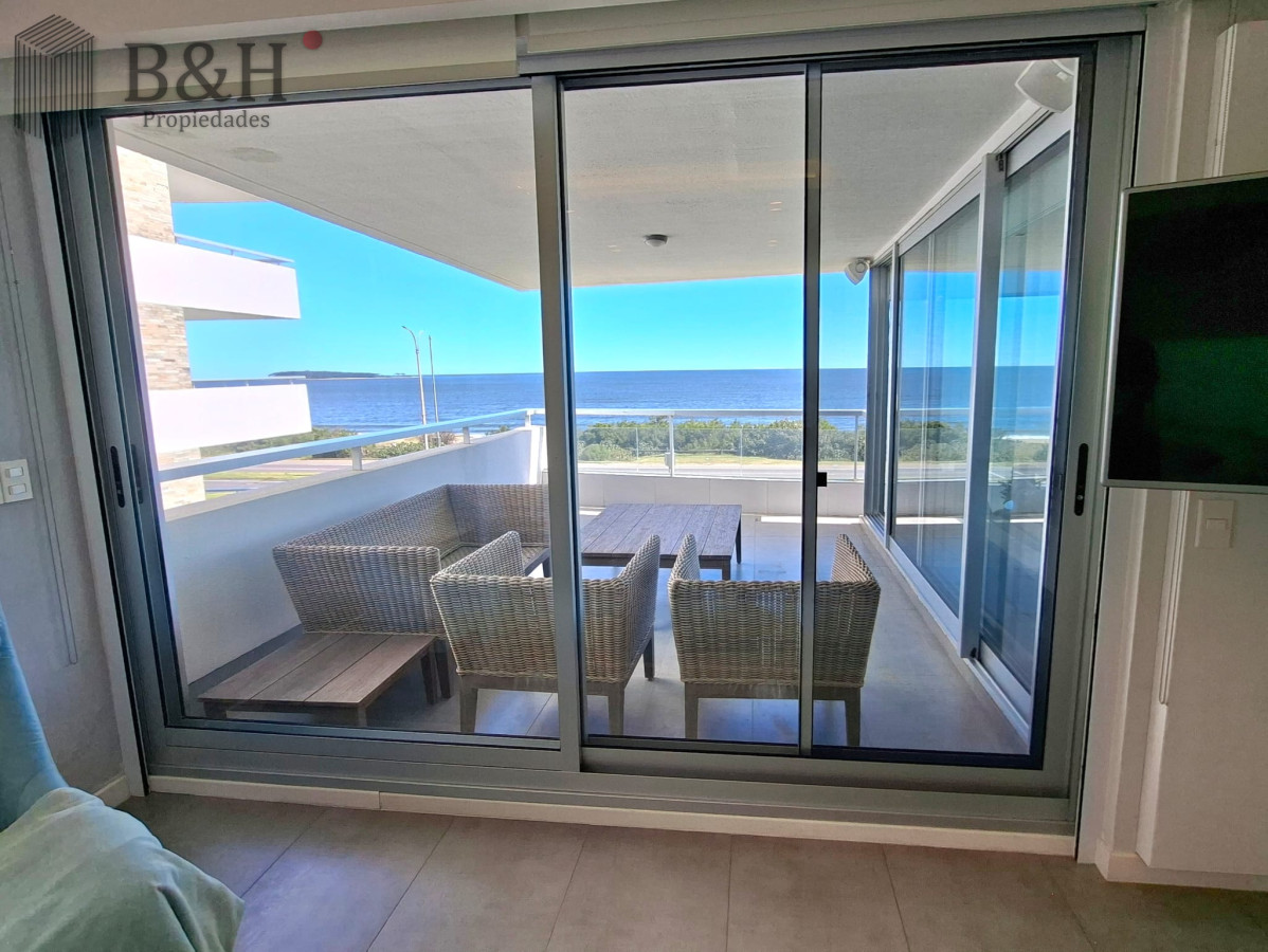 Apartamento ID.5969 - Excepcional plata en primera linea mansa 