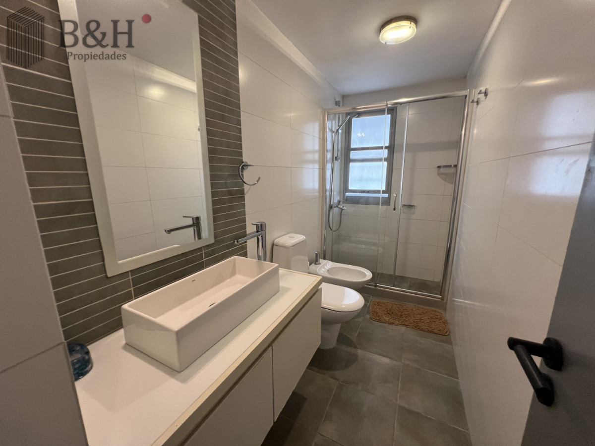 Apartamento ID.6925 - Apartamento de 2 dormitorios 2 baños, en venta. Parrillero.