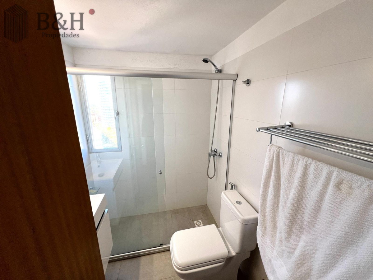 Apartamento ID.5385 - apartamento en venta zona shopping punta, 2 dormitorios y dependencia