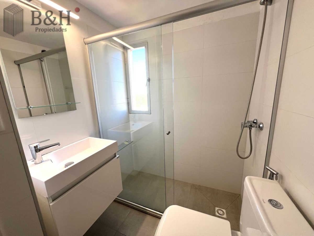 Apartamento ID.5385 - apartamento en venta zona shopping punta, 2 dormitorios y dependencia