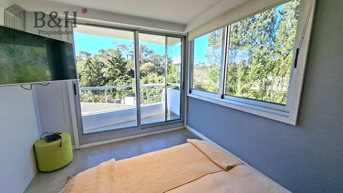 Apartamento ID.5969 - Excepcional plata en primera linea mansa 