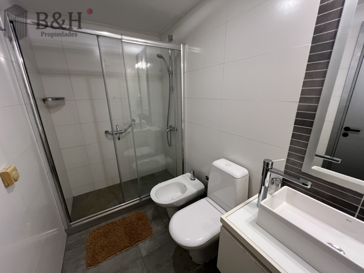 Apartamento ID.6925 - Apartamento de 2 dormitorios 2 baños, en venta. Parrillero.