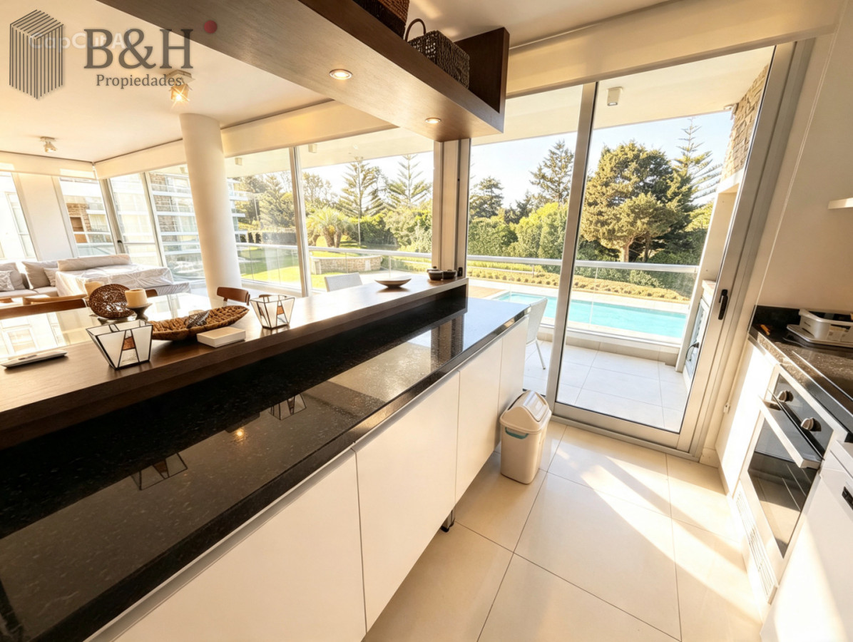 Apartamento ID.7976 - espectacular apartamento de 2 suites, en playa brava
