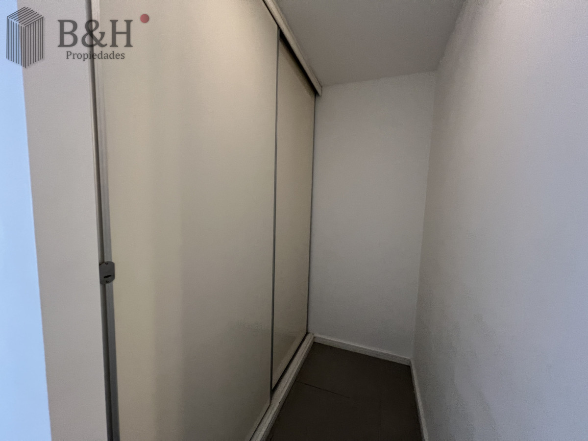 Apartamento ID.6925 - Apartamento de 2 dormitorios 2 baños, en venta. Parrillero.