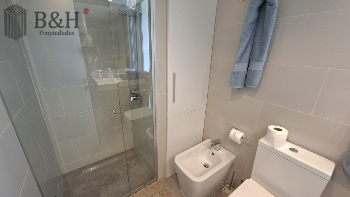Apartamento ID.5969 - Excepcional plata en primera linea mansa 