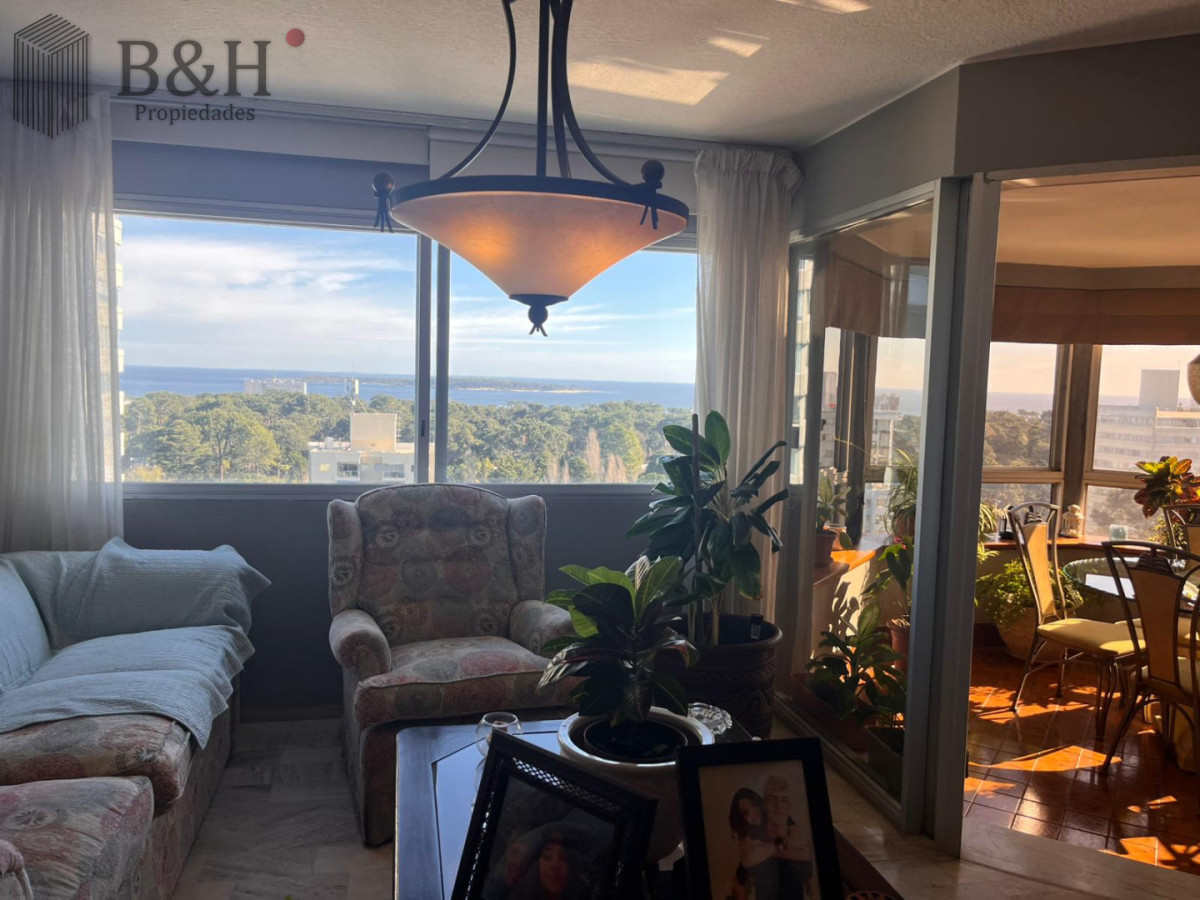 Apartamento ID.8098 - Roosevelt, en venta 3 dormitorios mas dependencia