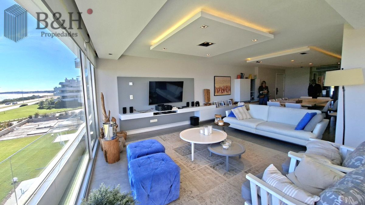 Apartamento ID.5969 - Excepcional plata en primera linea mansa 
