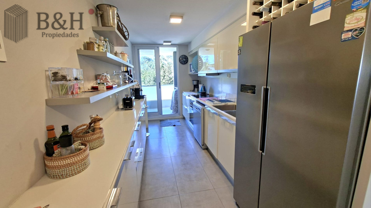 Apartamento ID.5969 - Excepcional plata en primera linea mansa 