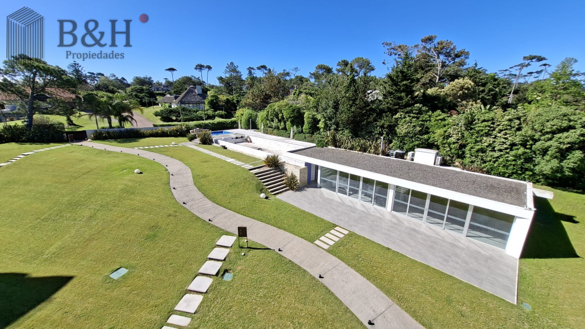 Apartamento ID.5969 - Excepcional plata en primera linea mansa 