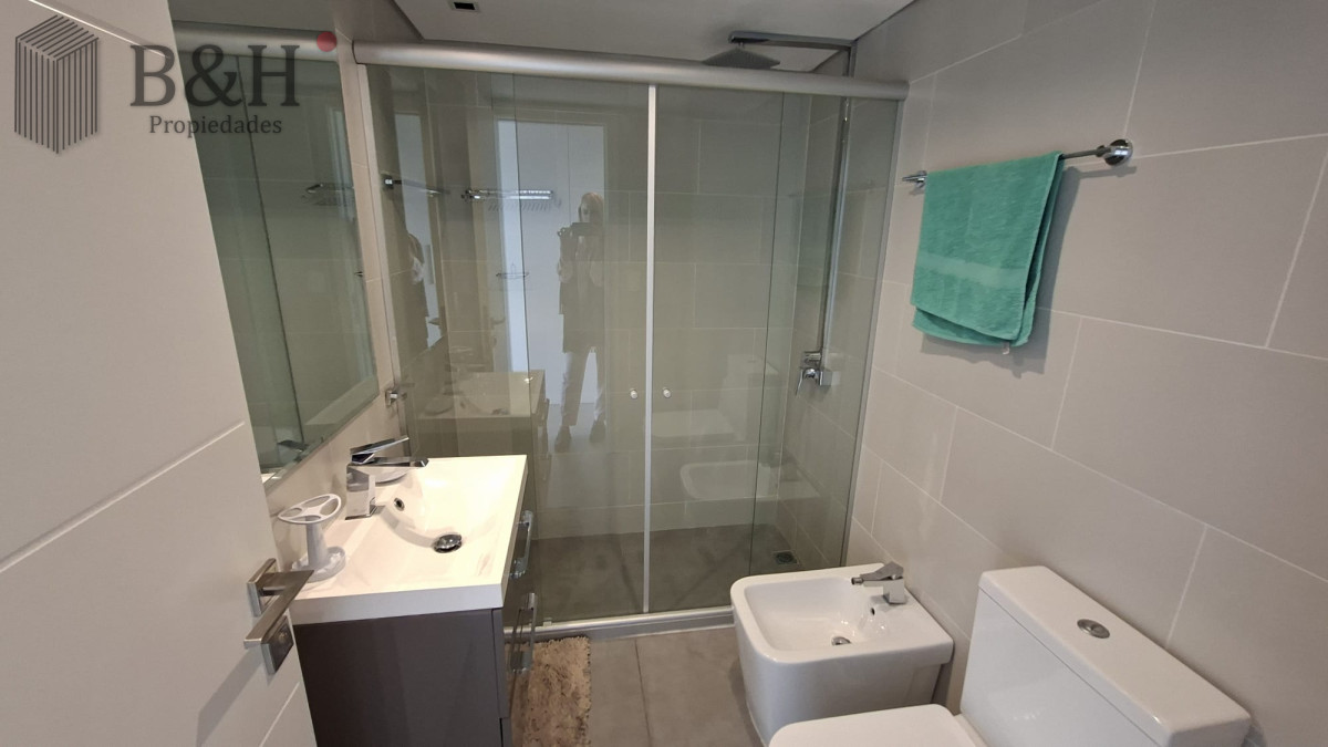 Apartamento ID.5969 - Excepcional plata en primera linea mansa 