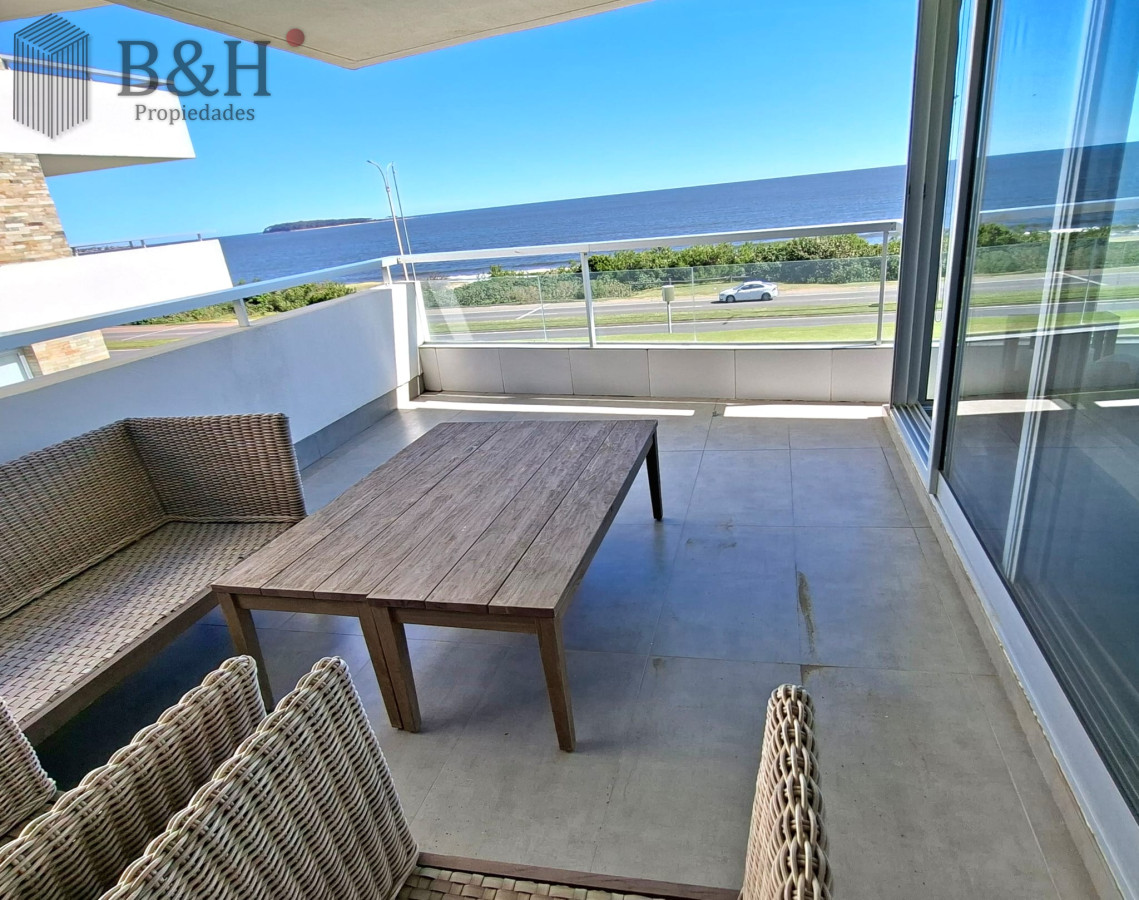 Apartamento ID.5969 - Excepcional plata en primera linea mansa 