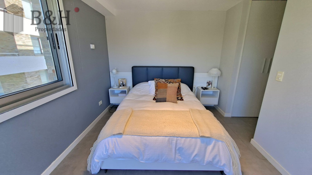 Apartamento ID.5969 - Excepcional plata en primera linea mansa 