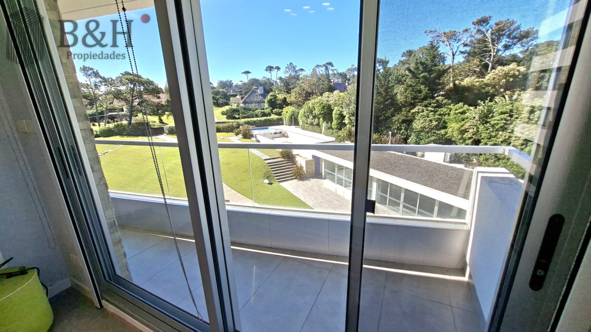 Apartamento ID.5969 - Excepcional plata en primera linea mansa 