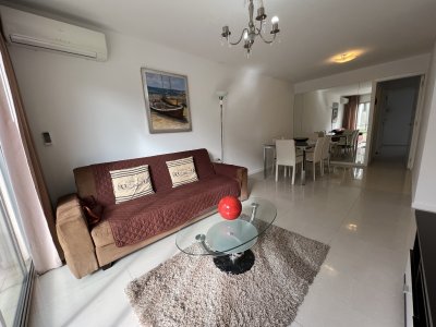 Península  con terraza y parrillero propio