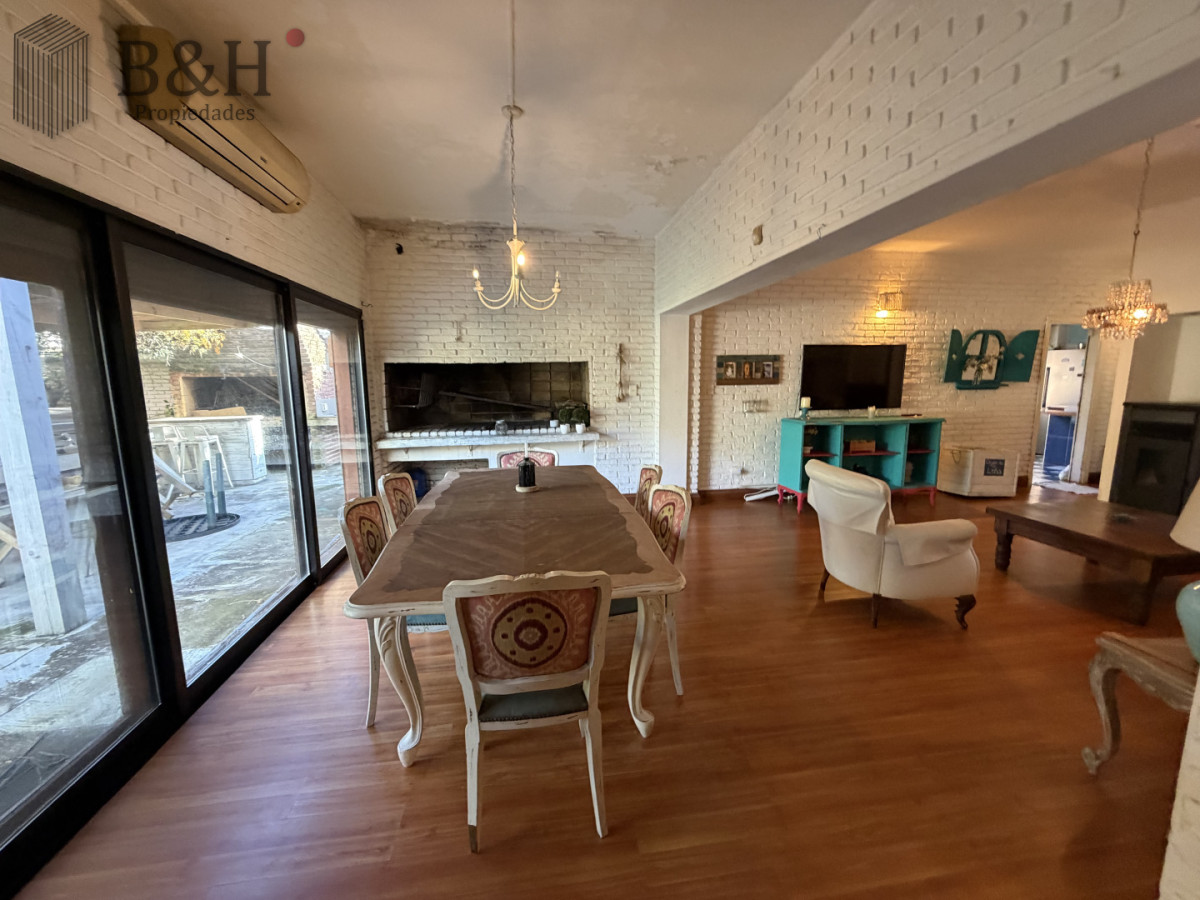 Casa ID.7549 - Hermosa casa en  Playa Mansa -  Punta del Este