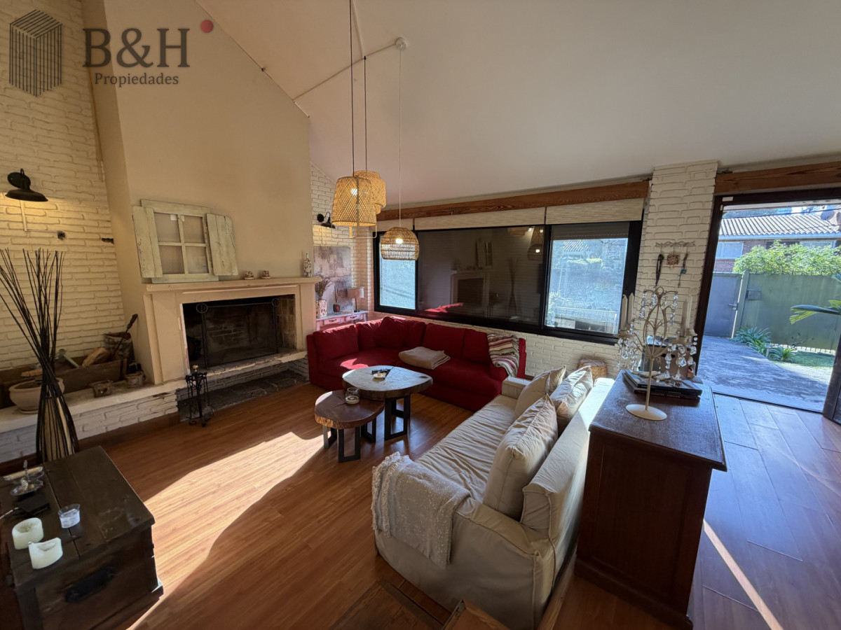 Casa ID.7549 - Hermosa casa en  Playa Mansa -  Punta del Este