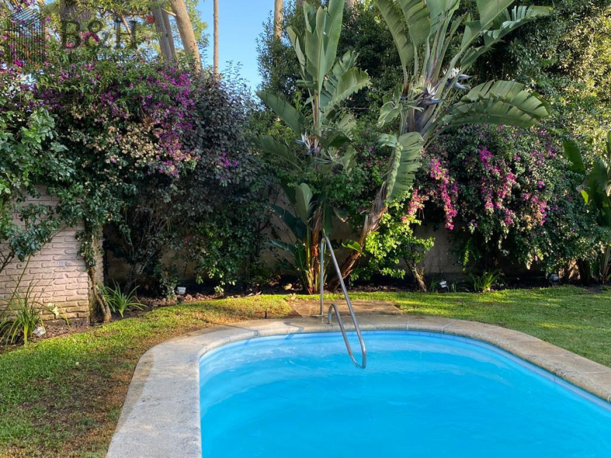 Casa ID.7549 - Hermosa casa en  Playa Mansa -  Punta del Este