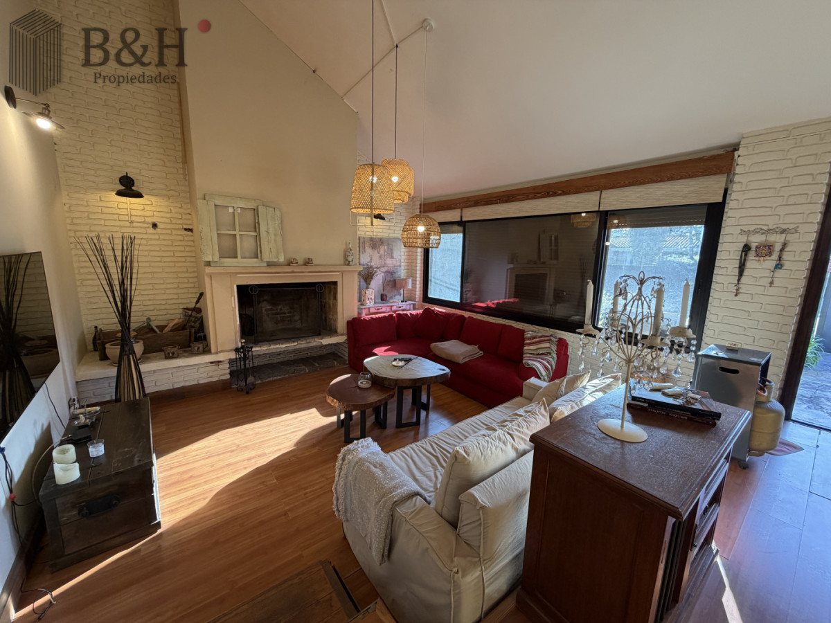Casa ID.7549 - Hermosa casa en  Playa Mansa -  Punta del Este