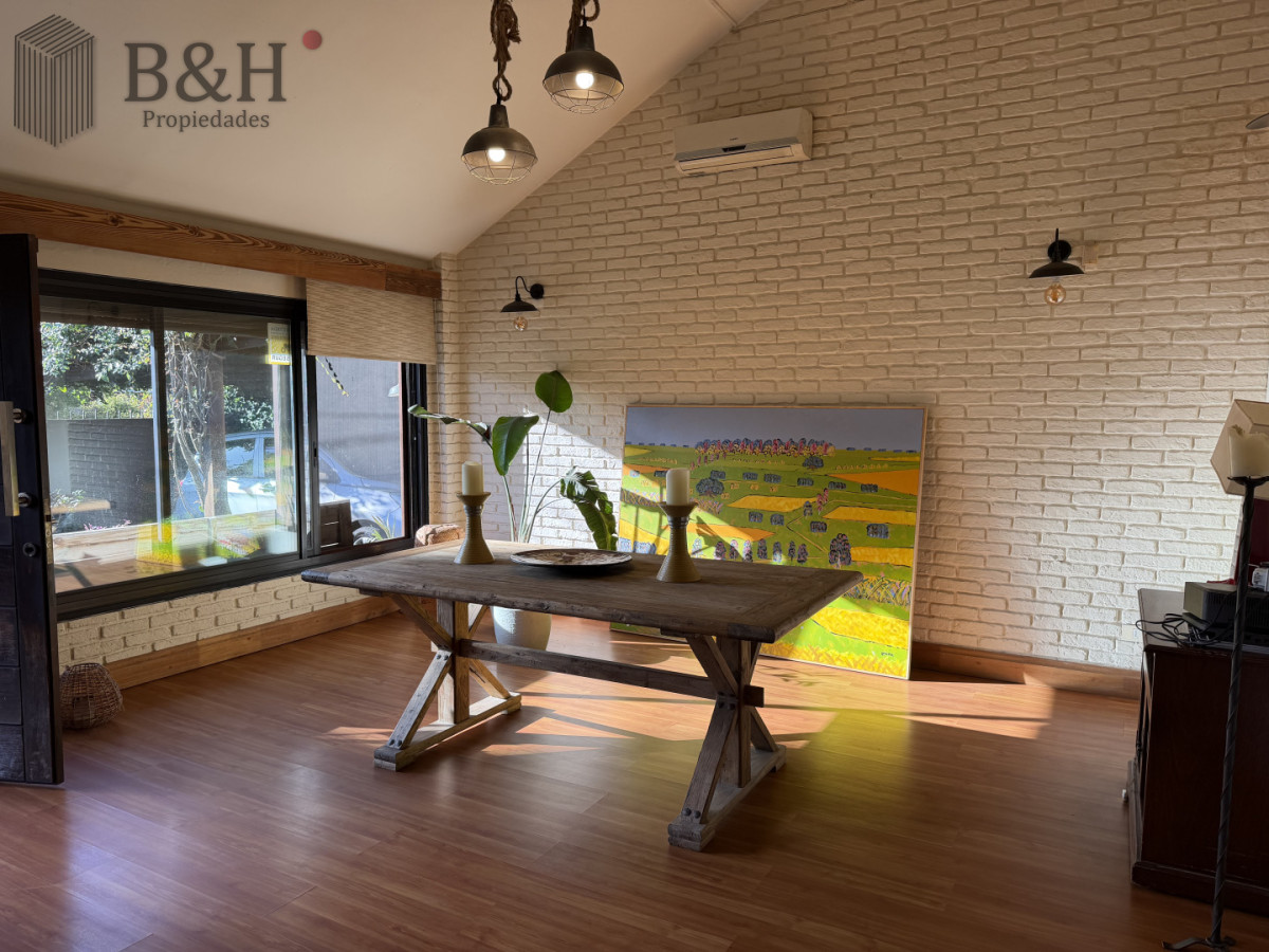 Casa ID.7549 - Hermosa casa en  Playa Mansa -  Punta del Este
