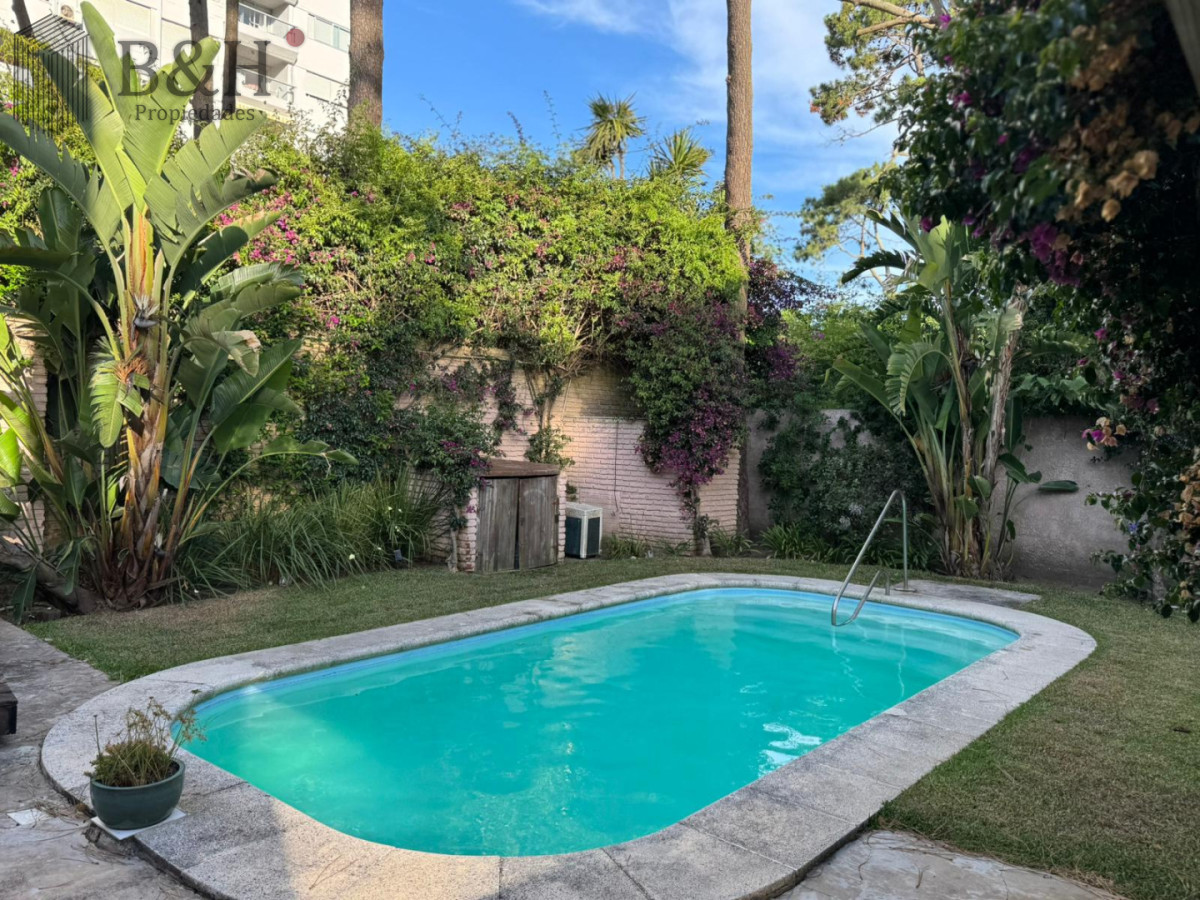 Casa ID.7549 - Hermosa casa en  Playa Mansa -  Punta del Este