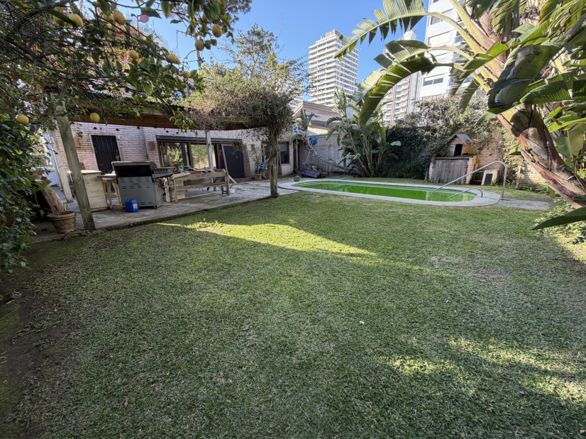 Casa ID.7549 - Hermosa casa en  Playa Mansa -  Punta del Este