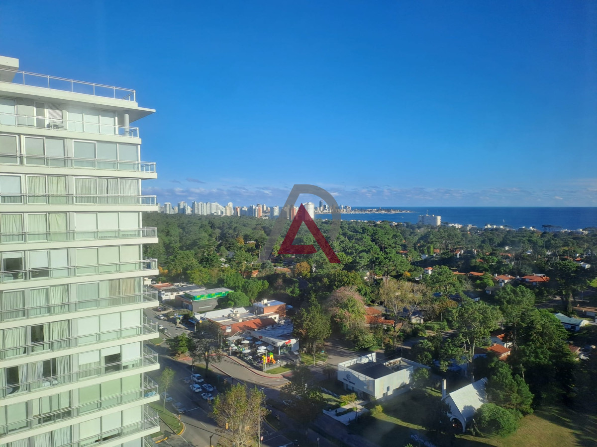 Apartamento ID.233 - Apartamento de tres dormitorios con balcon con  vista y garage en Roosevelt