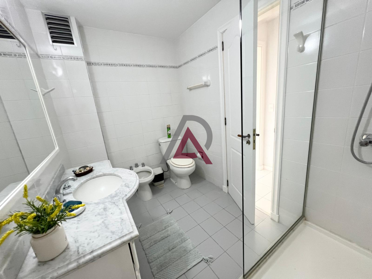 Apartamento ID.150 - Mansa, edificio con servicios. Parada 8.