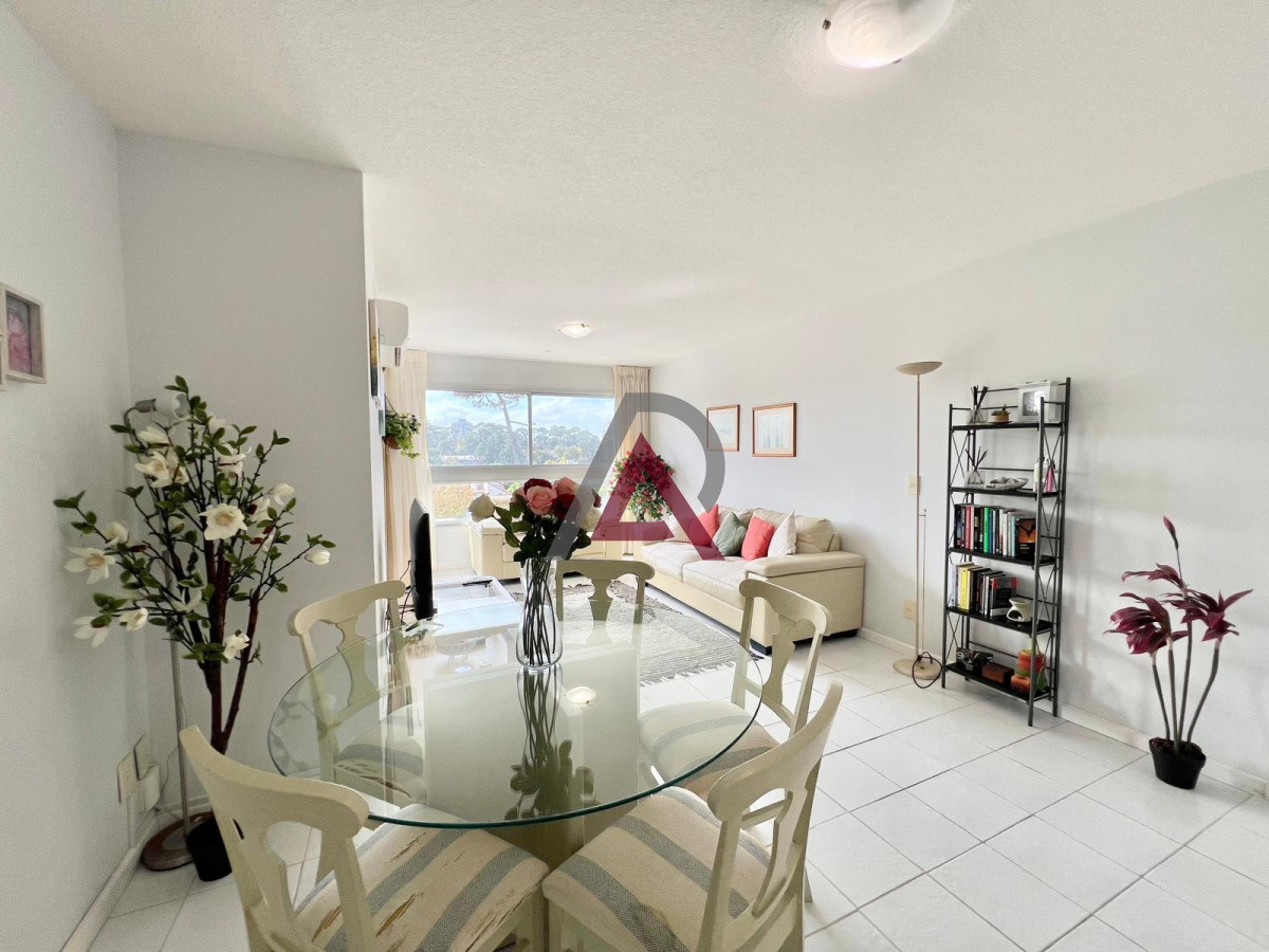 Apartamento ID.150 - Mansa, edificio con servicios. Parada 8.
