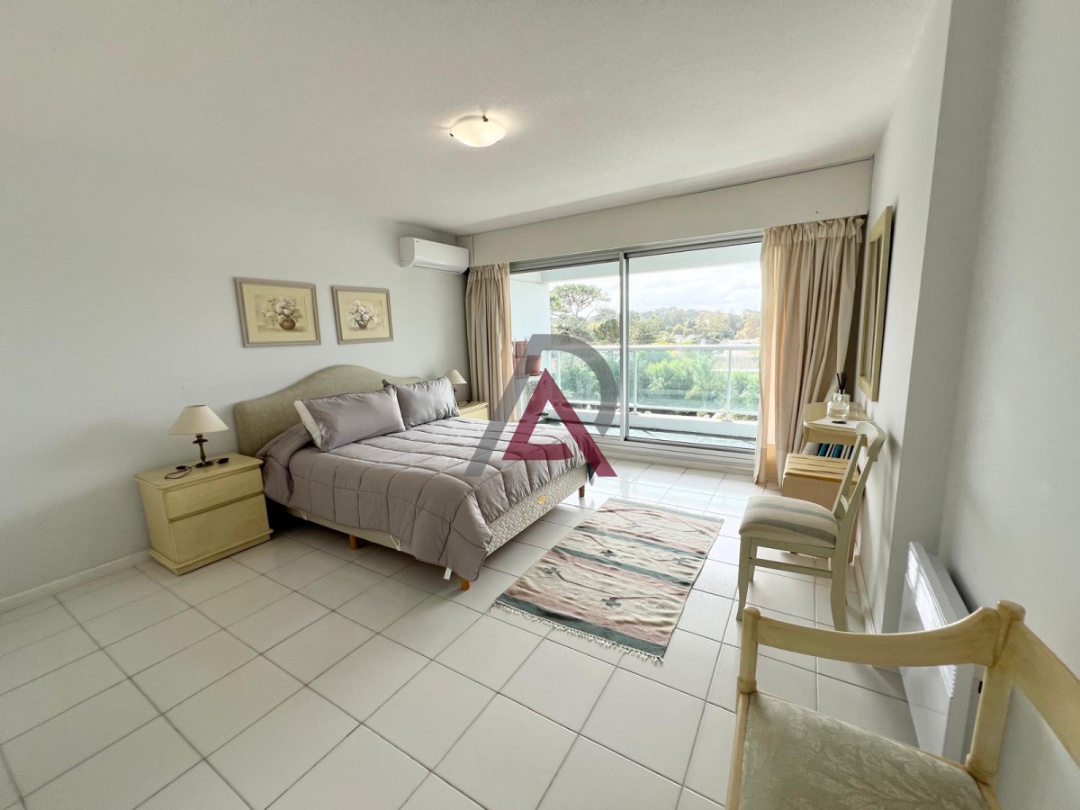 Apartamento ID.150 - Mansa, edificio con servicios. Parada 8.