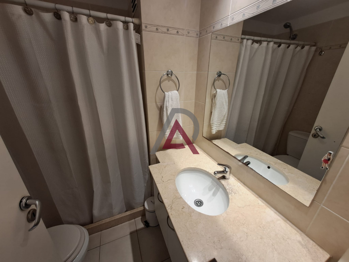 Apartamento ID.233 - Apartamento de tres dormitorios con balcon con  vista y garage en Roosevelt