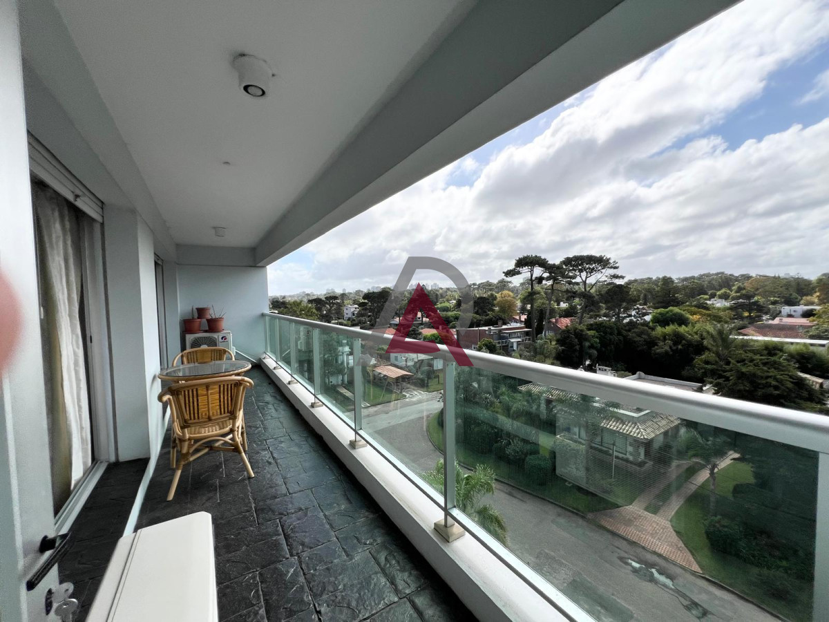 Apartamento ID.150 - Mansa, edificio con servicios. Parada 8.