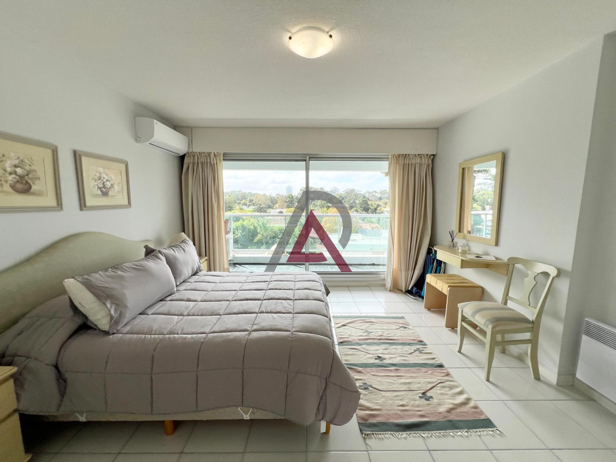 Apartamento ID.150 - Mansa, edificio con servicios. Parada 8.