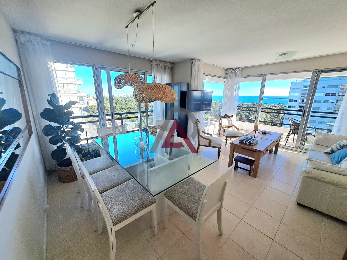 Apartamento ID.233 - Apartamento de tres dormitorios con balcon con  vista y garage en Roosevelt