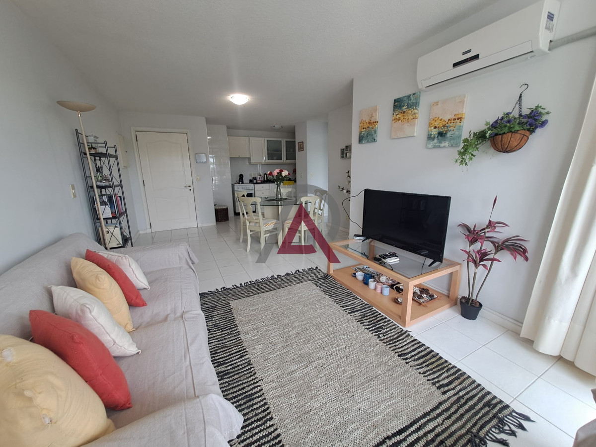 Apartamento ID.150 - Mansa, edificio con servicios. Parada 8.