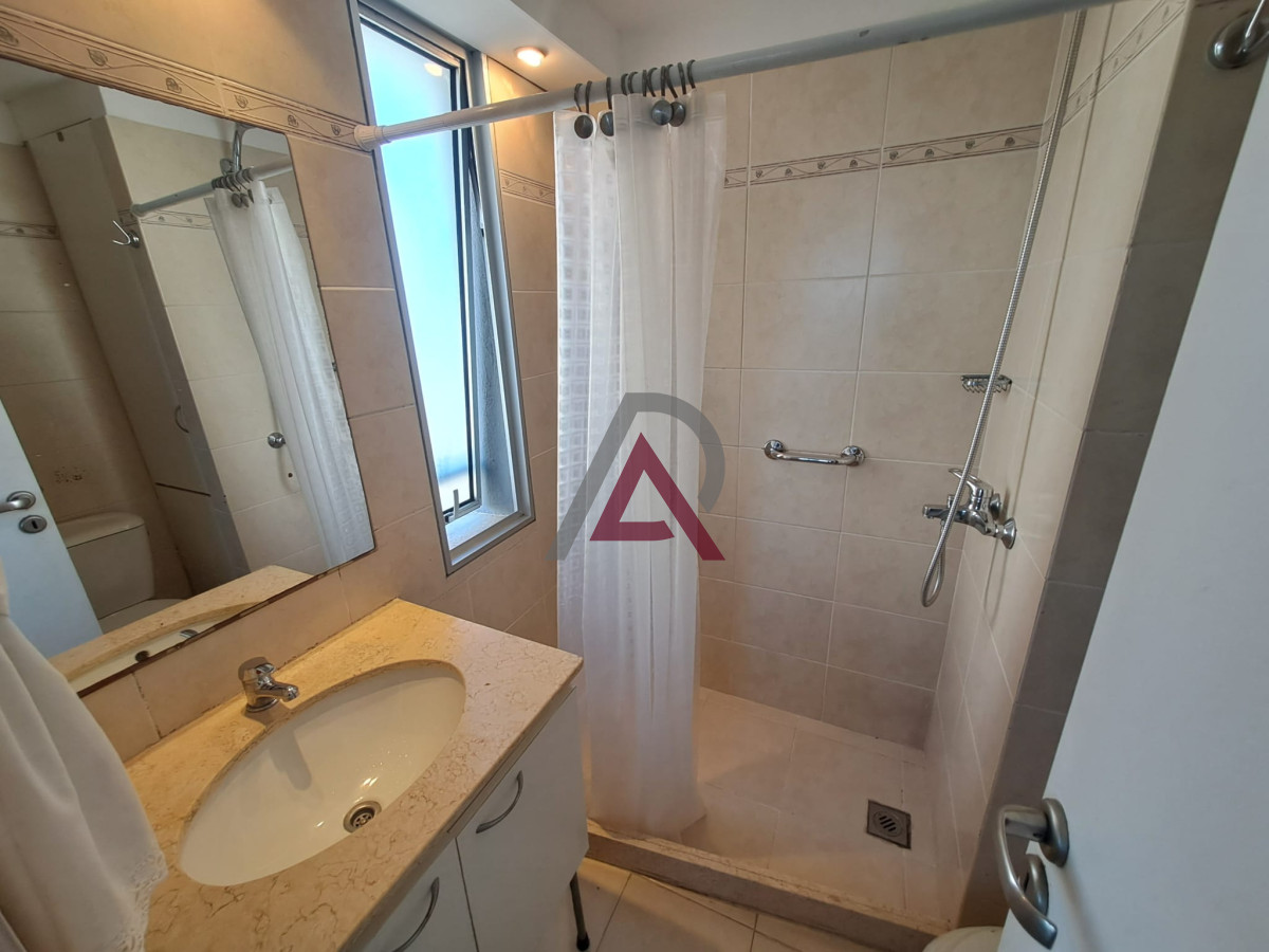 Apartamento ID.233 - Apartamento de tres dormitorios con balcon con  vista y garage en Roosevelt