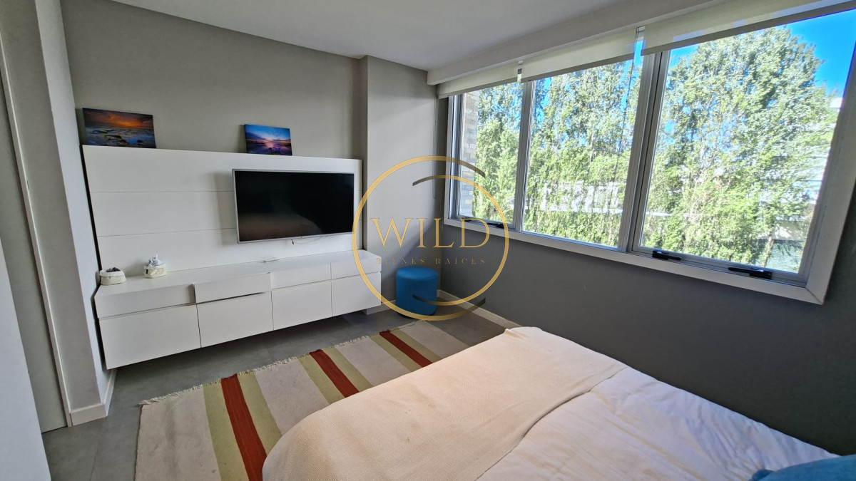 Apartamento ID.2549 - Excepcional plata en primera linea mansa 