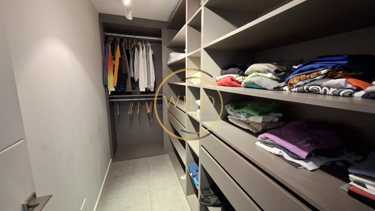 Apartamento ID.2549 - Excepcional plata en primera linea mansa 