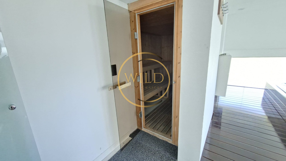 Apartamento ID.2549 - Excepcional plata en primera linea mansa 