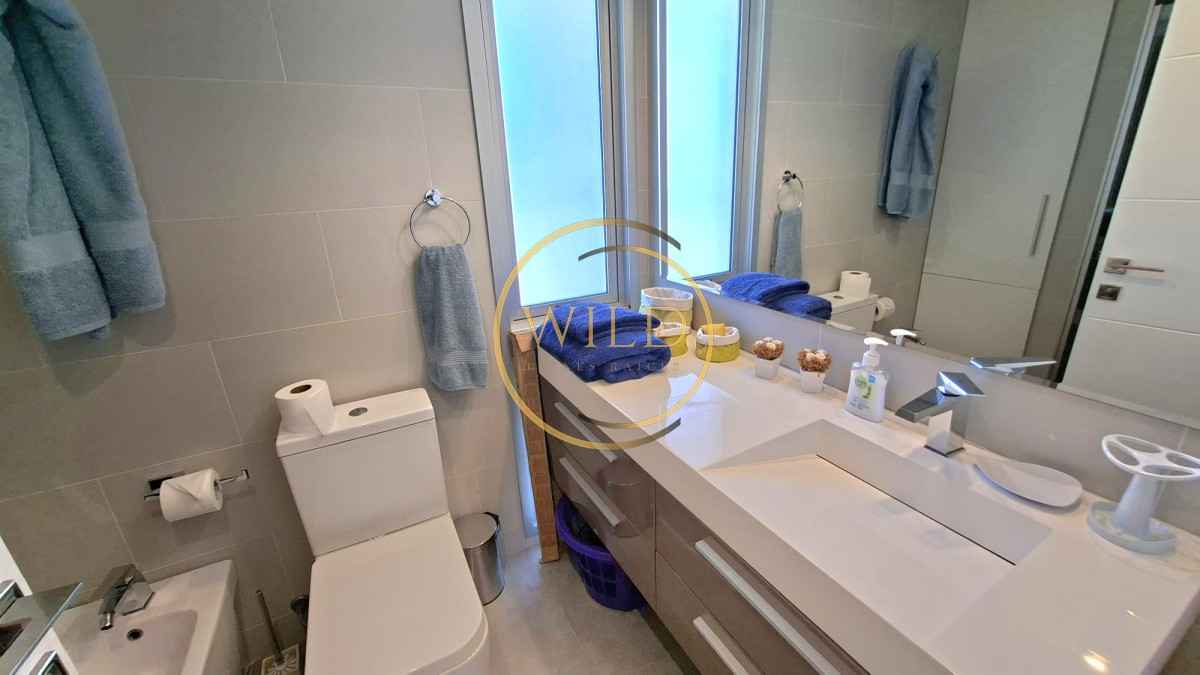 Apartamento ID.2549 - Excepcional plata en primera linea mansa 