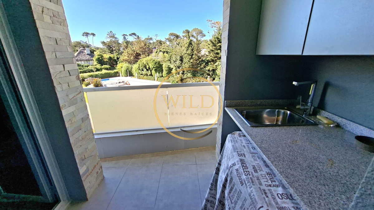 Apartamento ID.2549 - Excepcional plata en primera linea mansa 
