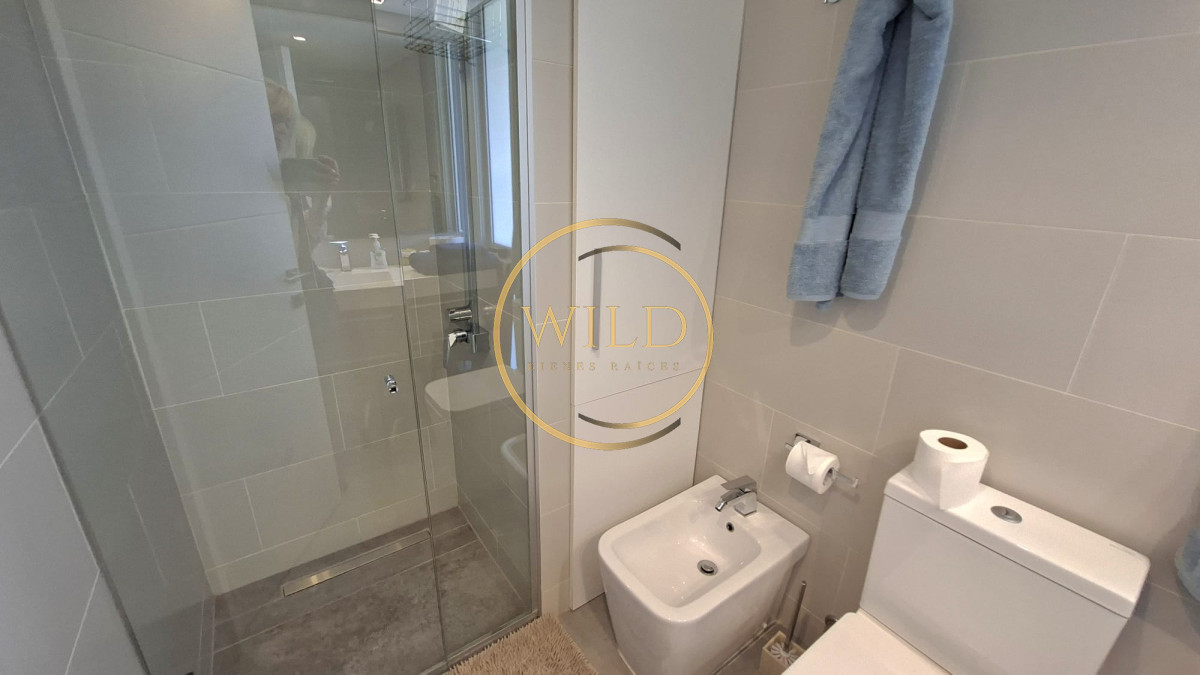 Apartamento ID.2549 - Excepcional plata en primera linea mansa 