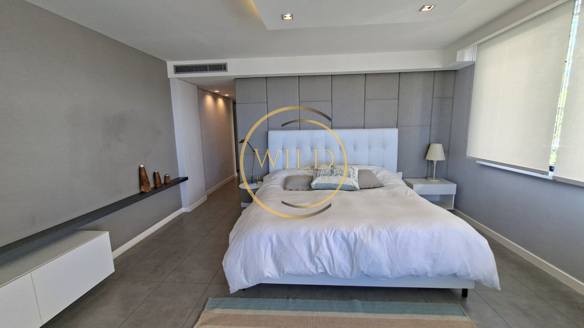 Apartamento ID.2549 - Excepcional plata en primera linea mansa 