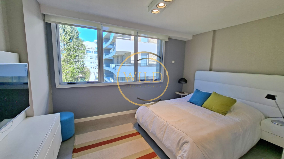 Apartamento ID.2549 - Excepcional plata en primera linea mansa 