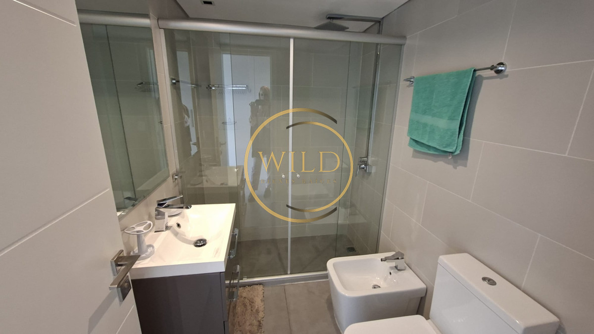 Apartamento ID.2549 - Excepcional plata en primera linea mansa 
