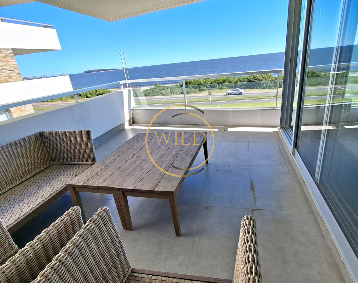 Apartamento ID.2549 - Excepcional plata en primera linea mansa 
