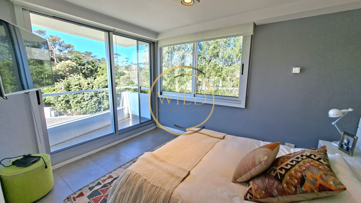 Apartamento ID.2549 - Excepcional plata en primera linea mansa 