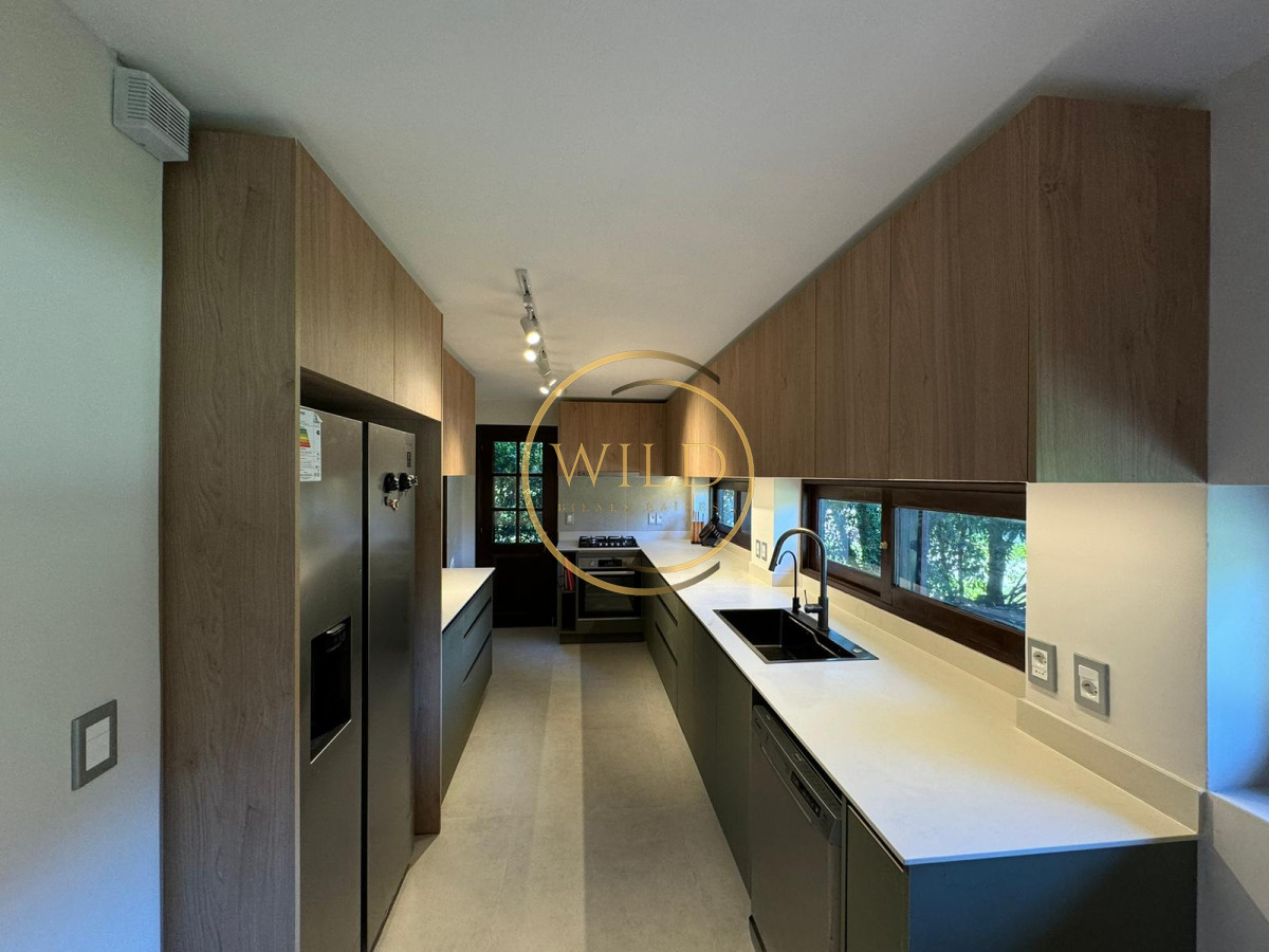 Casa ID.2572 - LUGANO 5 DORMITORIOS 4 BAÑOS