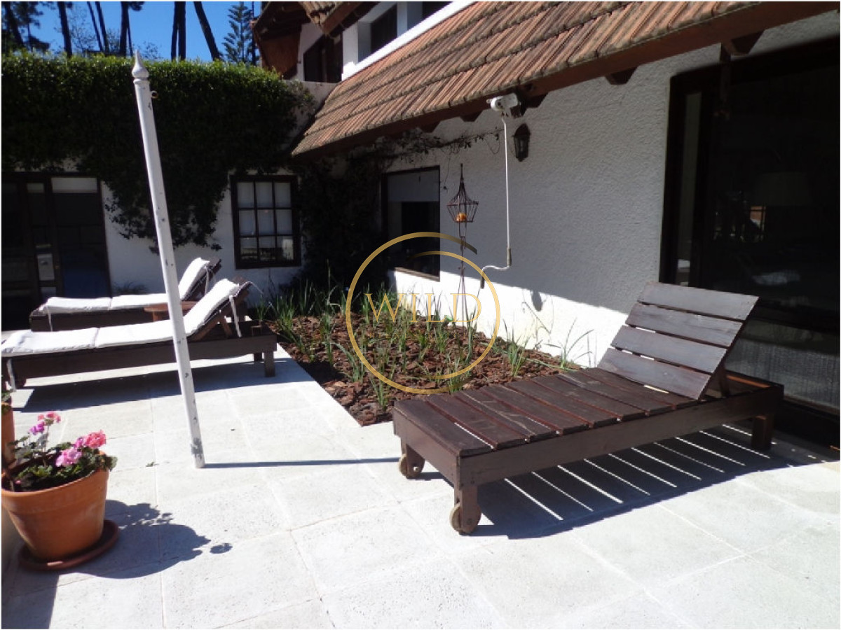 Casa ID.2572 - LUGANO 5 DORMITORIOS 4 BAÑOS