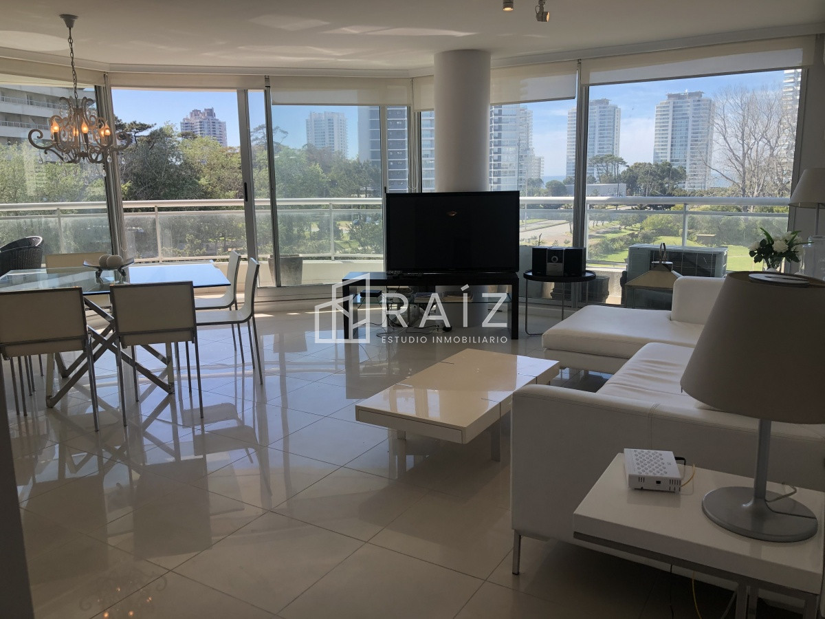 Apartamento ID.10393 - APARTAMENTO EN VENTA 3 DORMITORIOS + DEPENDENCIA BRAVA
